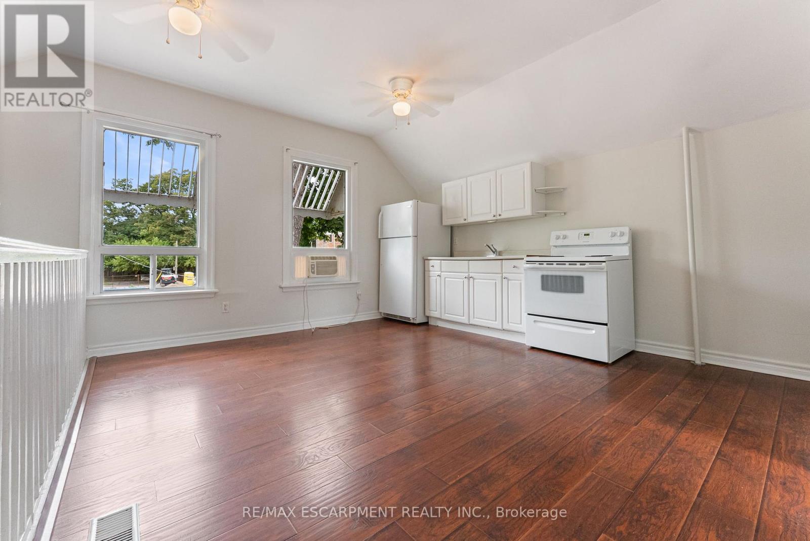 Photo 7 of 208 East Avenue N, Hamilton ON