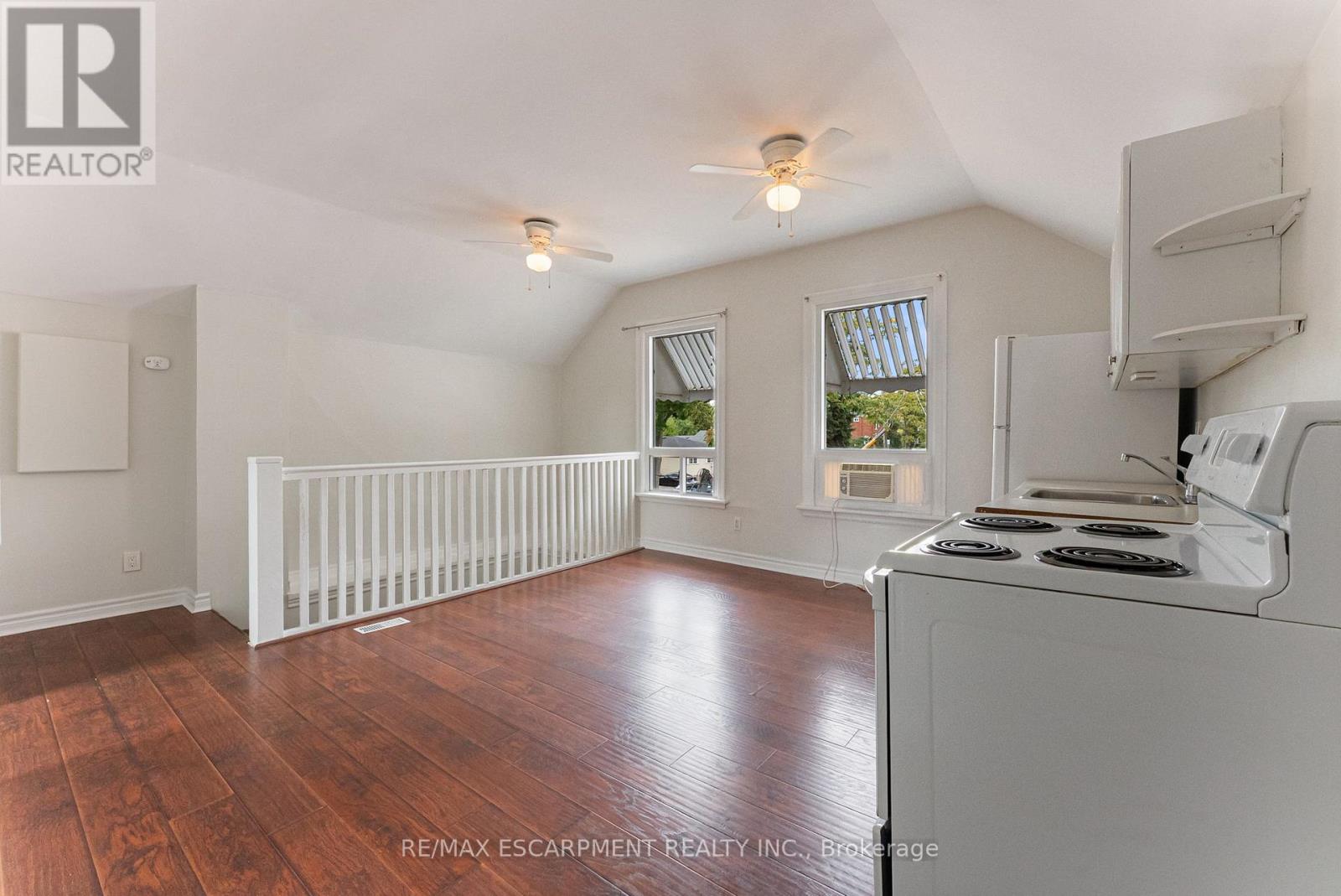 Photo 8 of 208 East Avenue N, Hamilton ON