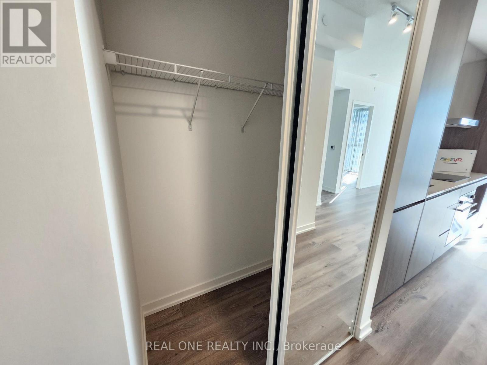 Photo 13 of 4116 28 Interchange Way, Vaughan ON