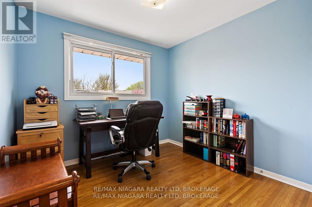 Photo 12 of 36 Bendingroad Crescent, St Catharines ON