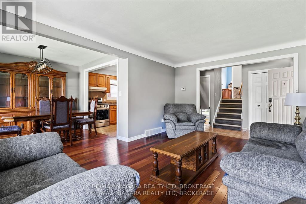 Photo 5 of 36 Bendingroad Crescent, St Catharines ON