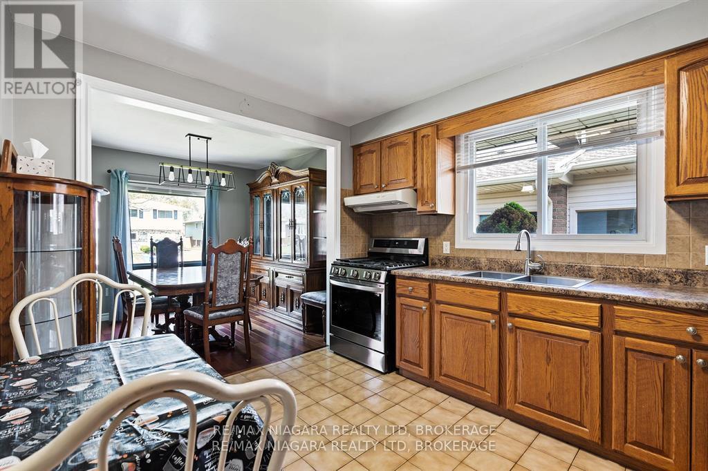 Photo 7 of 36 Bendingroad Crescent, St Catharines ON