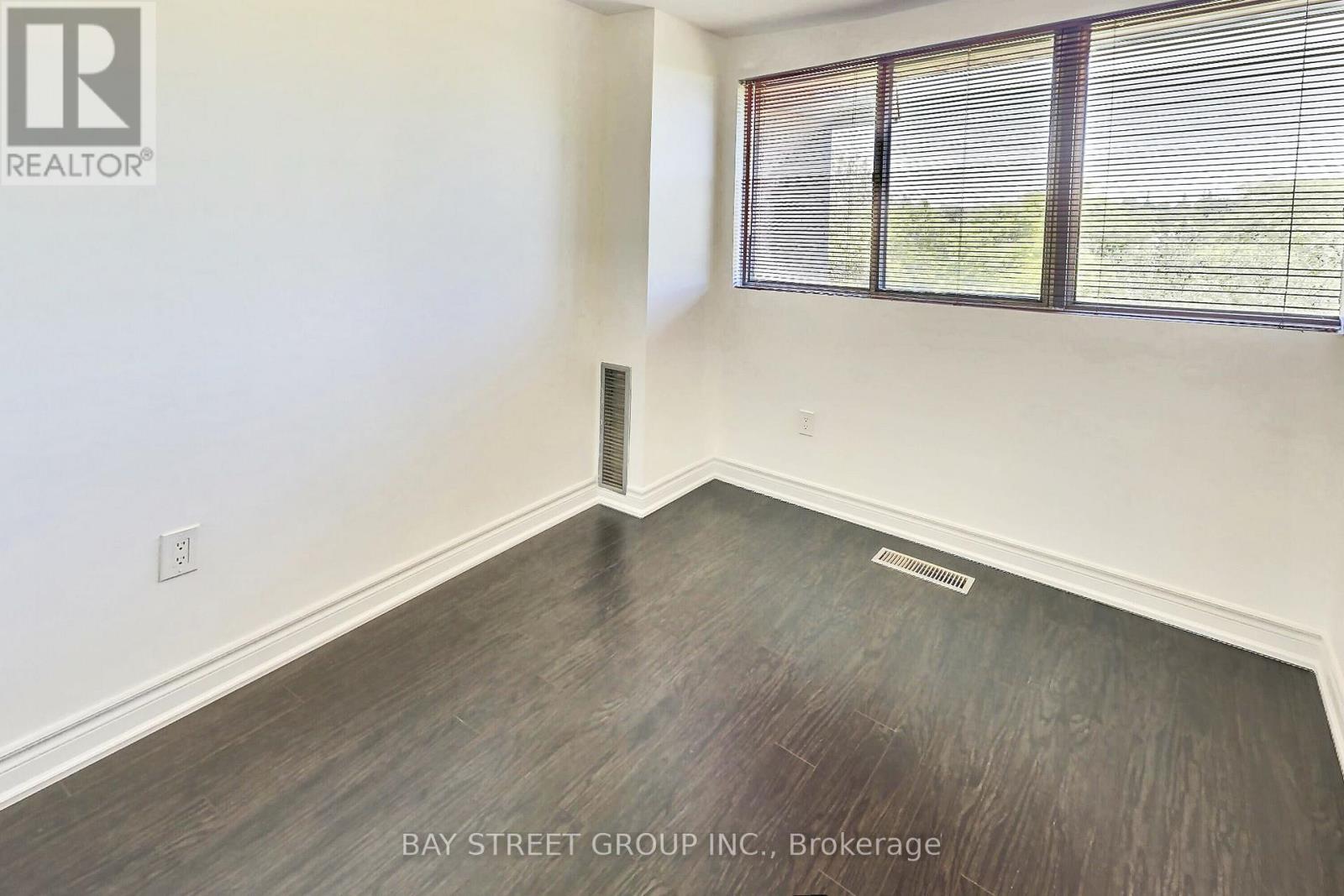 Photo 11 of 285 165 Cherokee Boulevard, Toronto ON