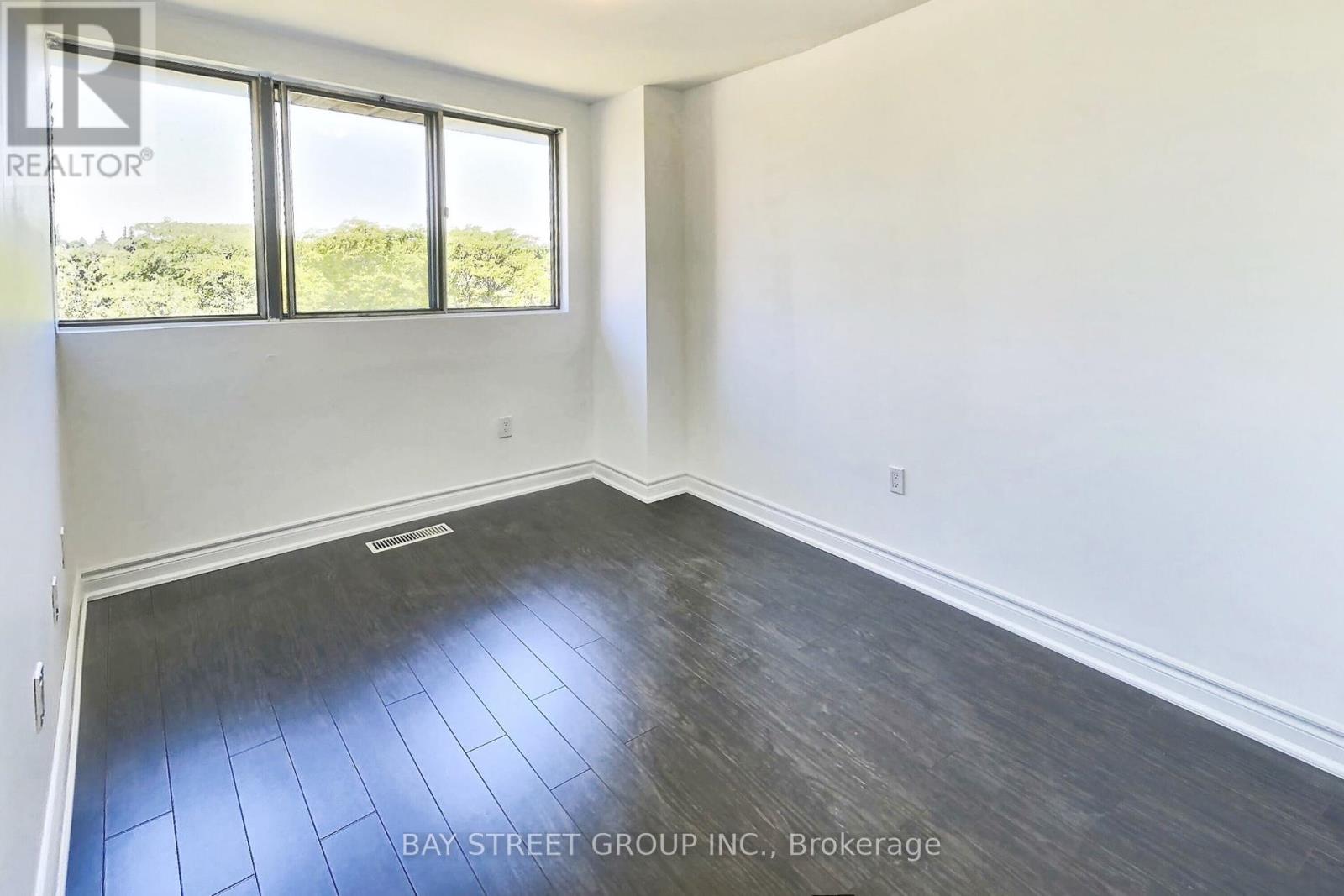 Photo 12 of 285 165 Cherokee Boulevard, Toronto ON