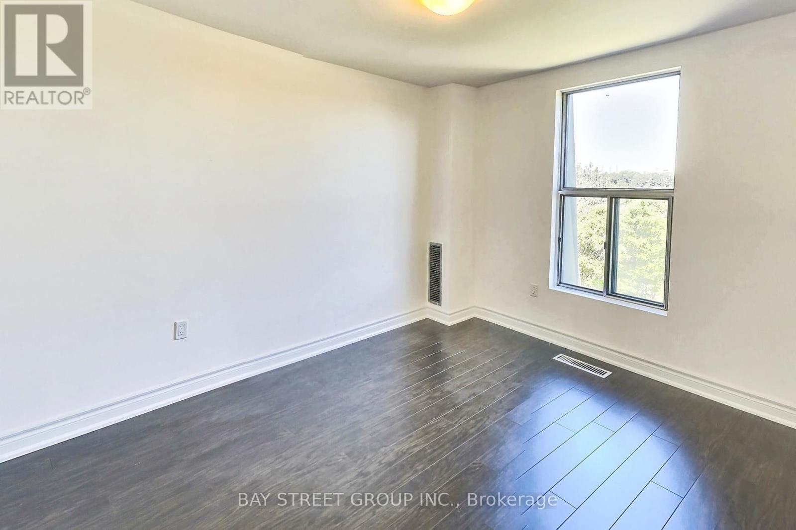 Photo 13 of 285 165 Cherokee Boulevard, Toronto ON