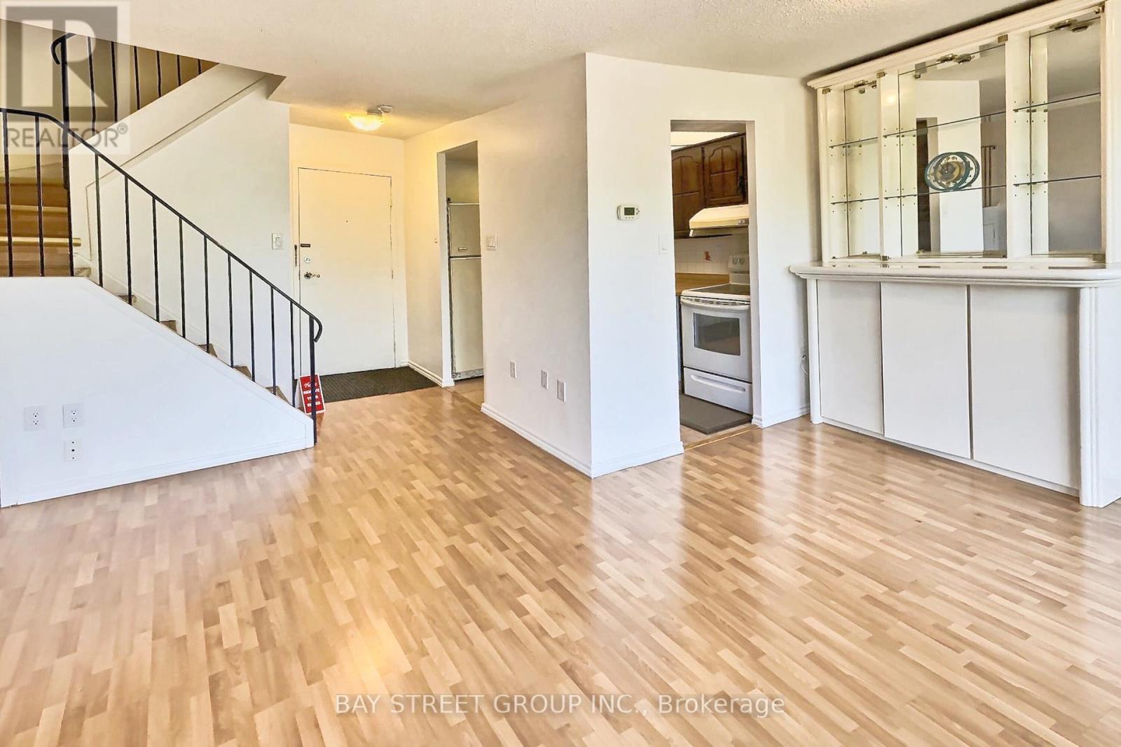 Photo 4 of 285 165 Cherokee Boulevard, Toronto ON