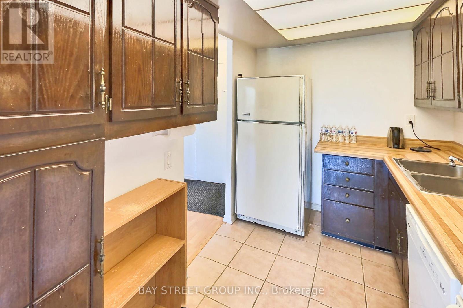 Photo 5 of 285 165 Cherokee Boulevard, Toronto ON