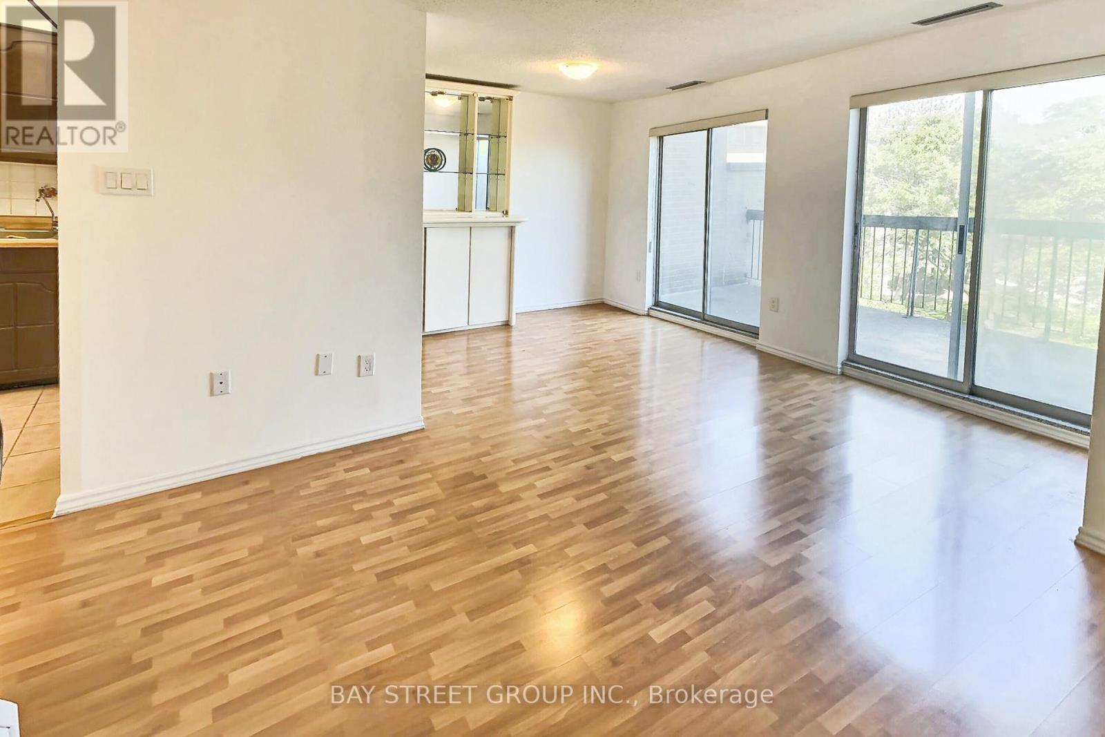 Photo 7 of 285 165 Cherokee Boulevard, Toronto ON