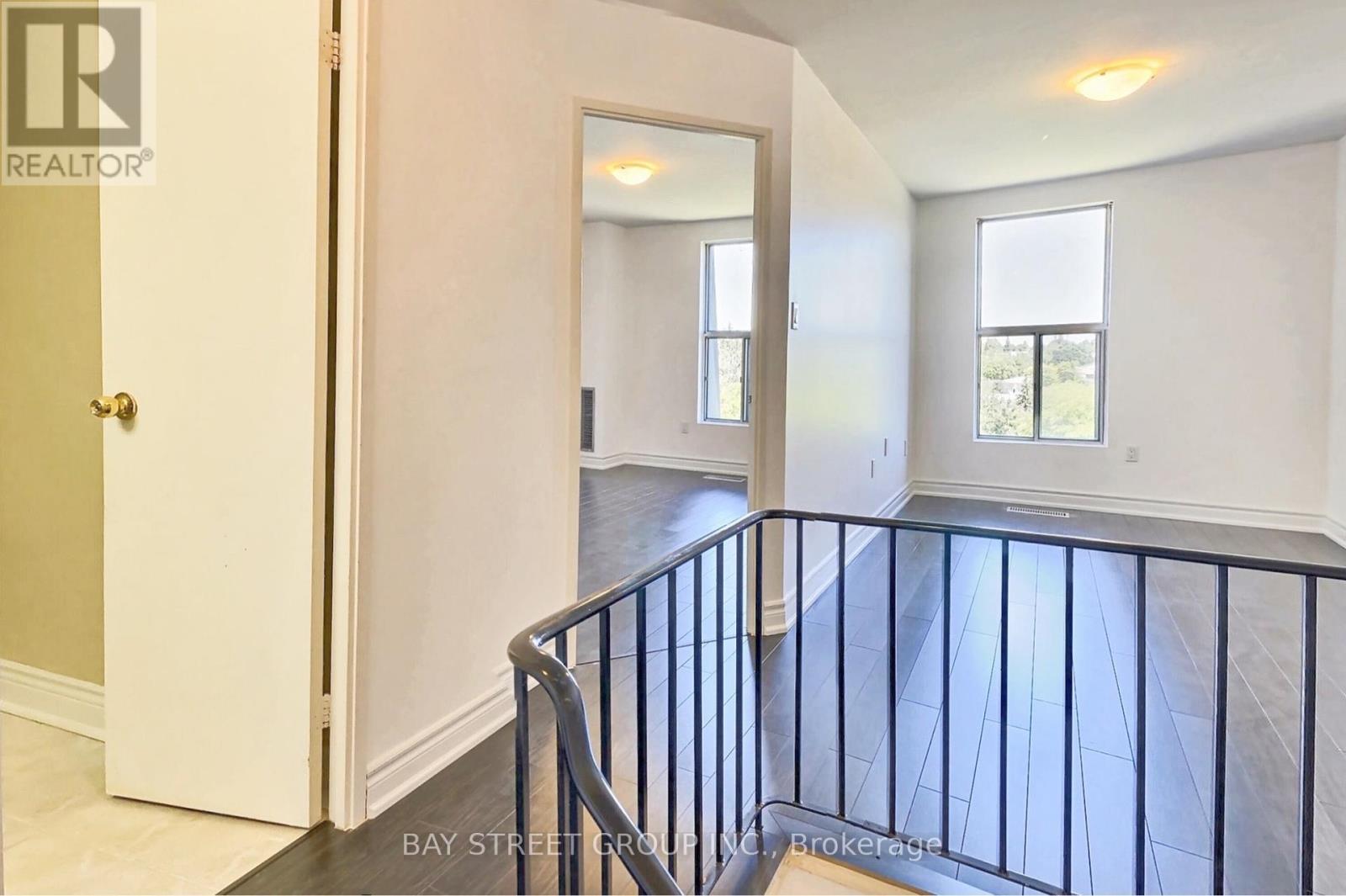 Photo 9 of 285 165 Cherokee Boulevard, Toronto ON