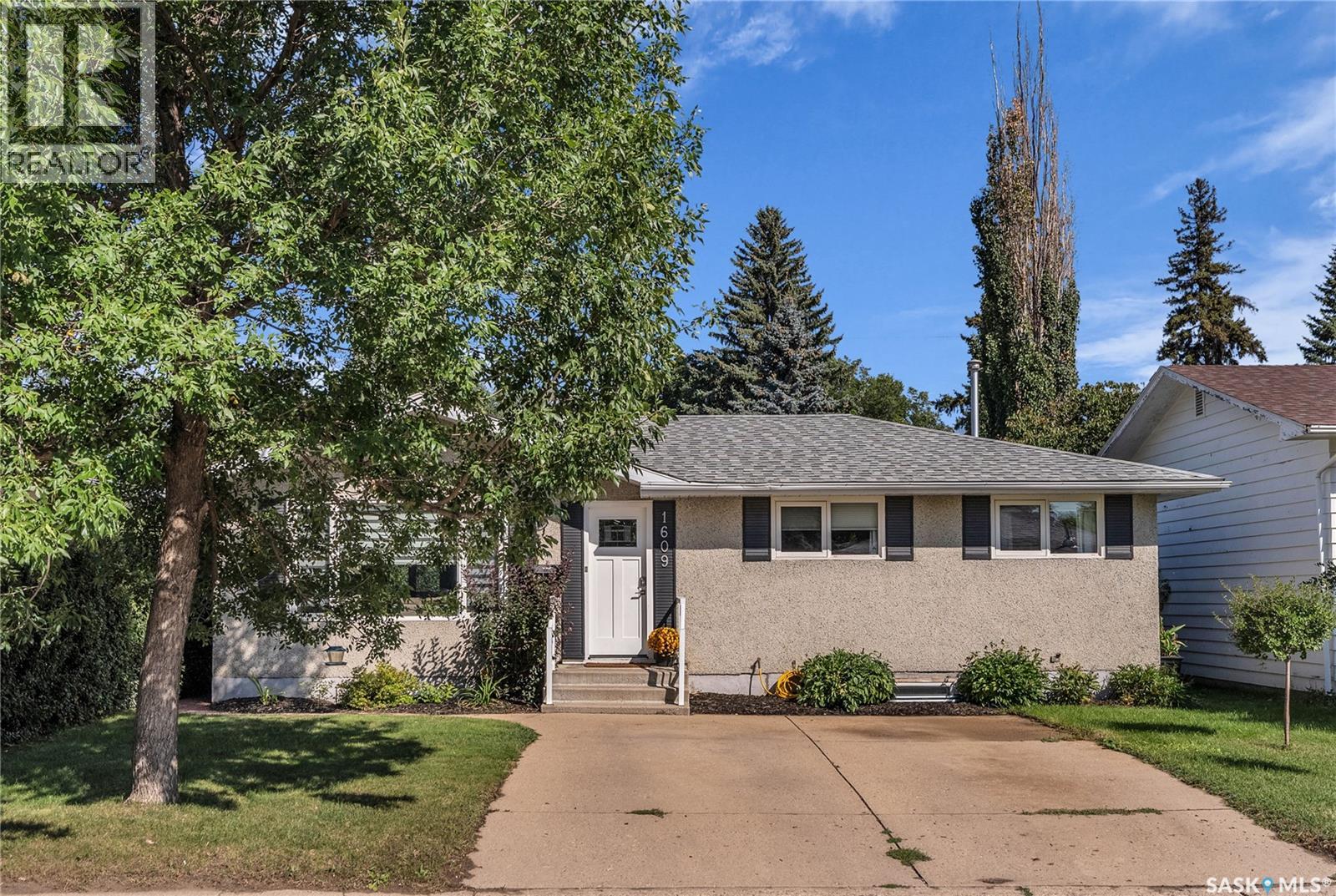 Photo 1 of 1609 Ruth Street E, Saskatoon SK