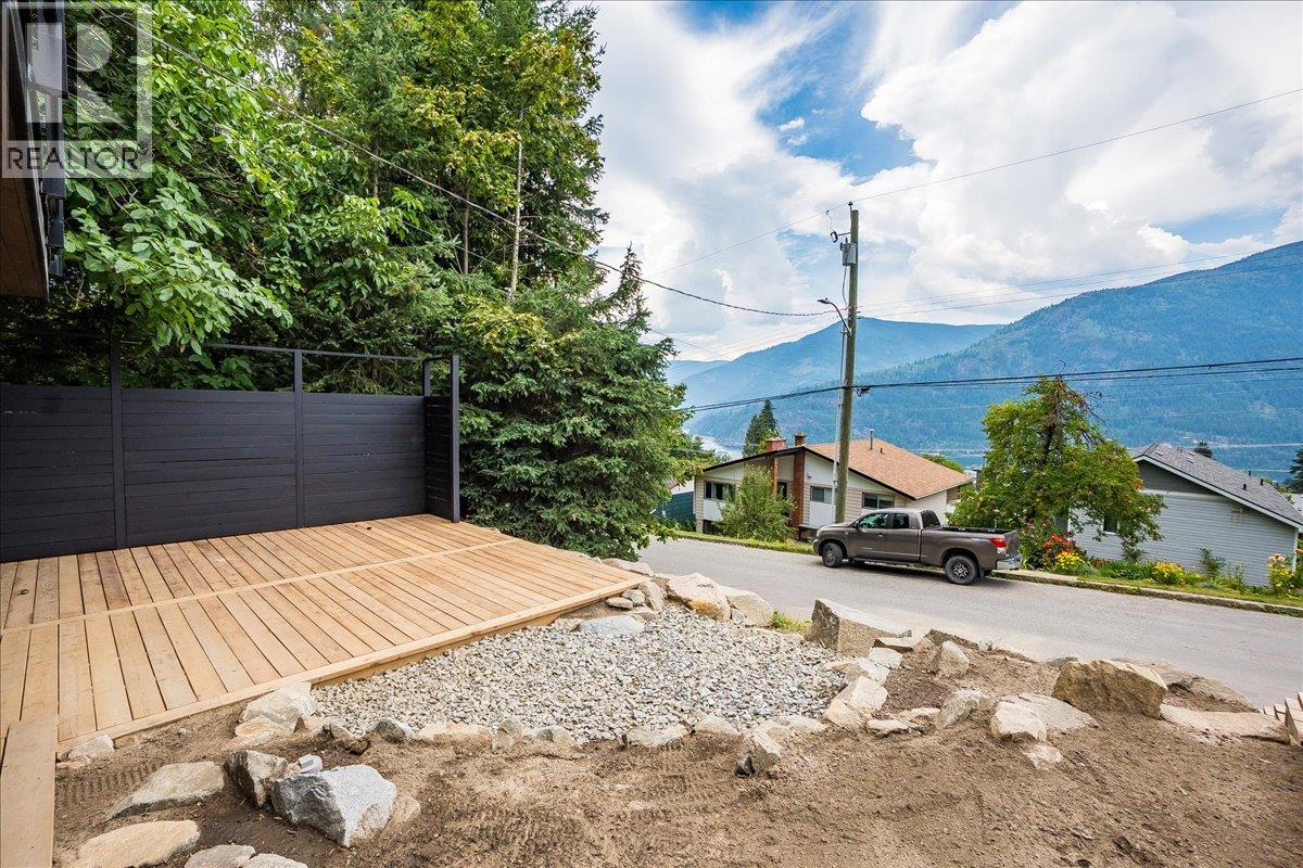 Photo 8 of 616 Richards Street Unit A, Nelson BC