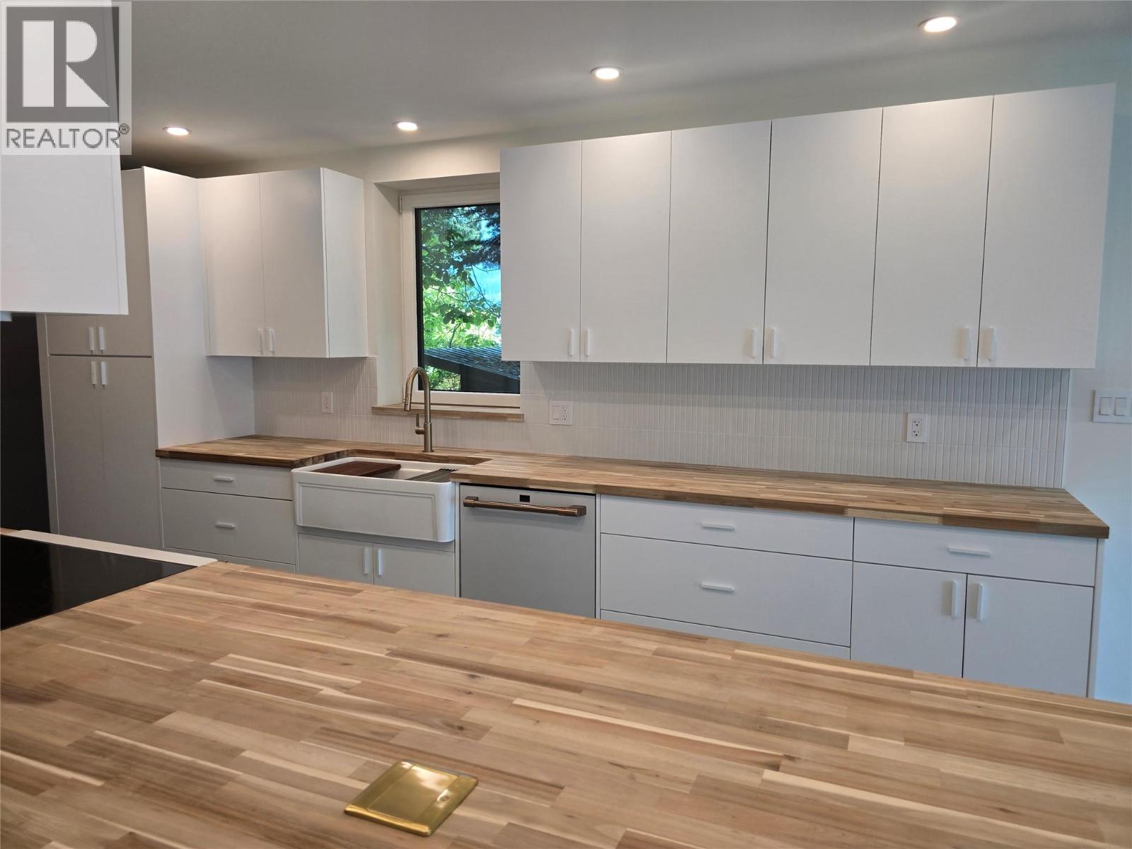 Photo 17 of 616 Richards Street Unit A, Nelson BC