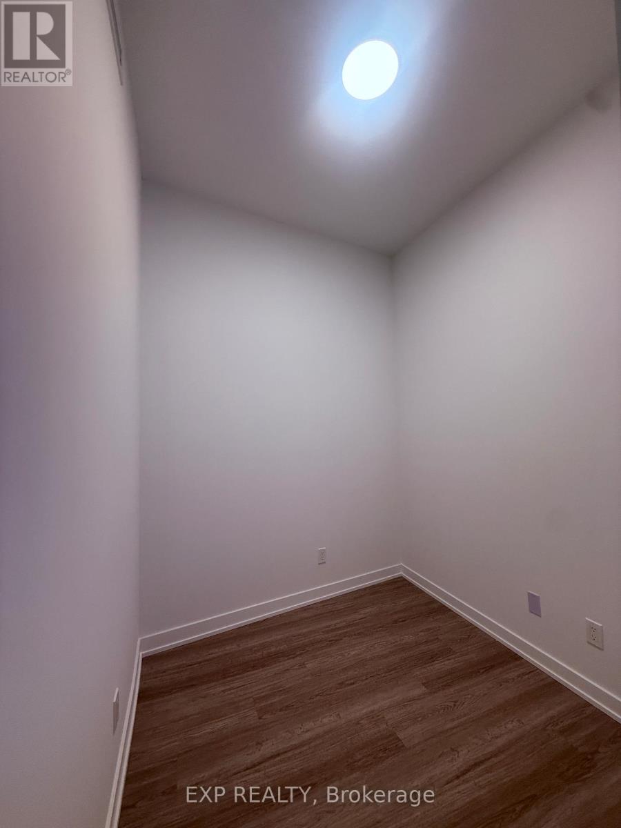 Photo 17 of 535 8188 Yonge St, Vaughan ON