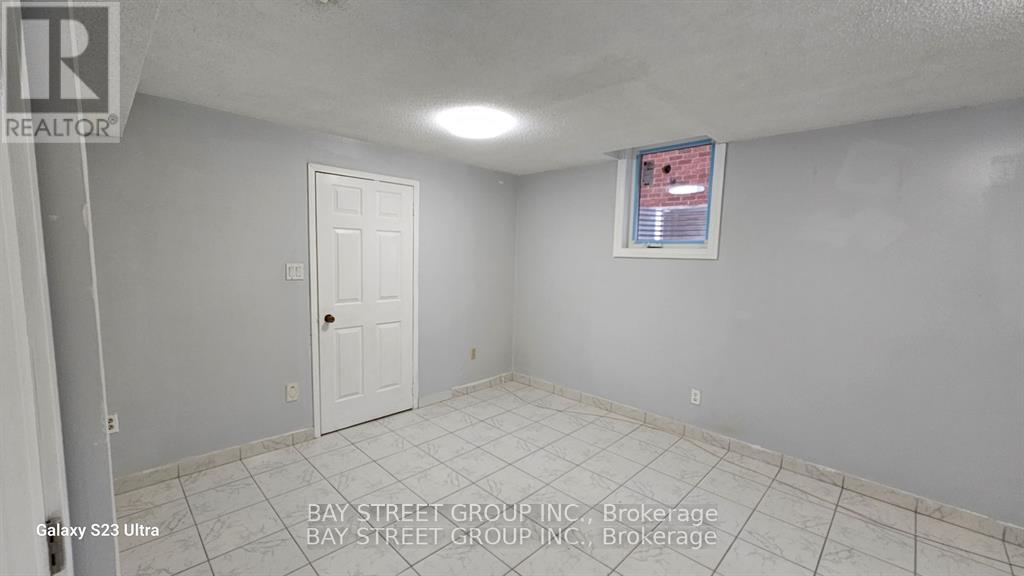 Photo 10 of Basemen 627 Aberdeen Avenue N, Vaughan ON