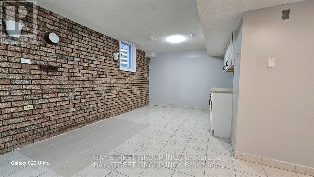Photo 2 of Basemen 627 Aberdeen Avenue N, Vaughan ON