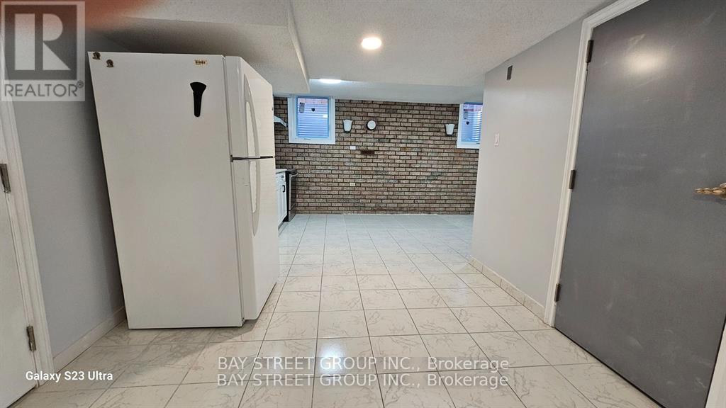 Photo 5 of Basemen 627 Aberdeen Avenue N, Vaughan ON
