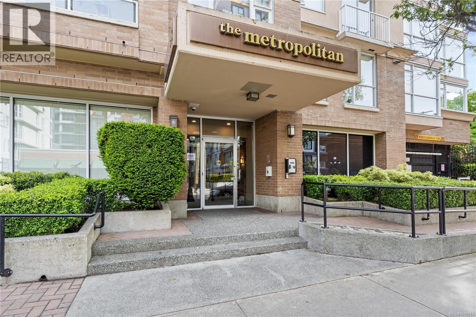 Photo 4 of 910 835 View St, Victoria BC