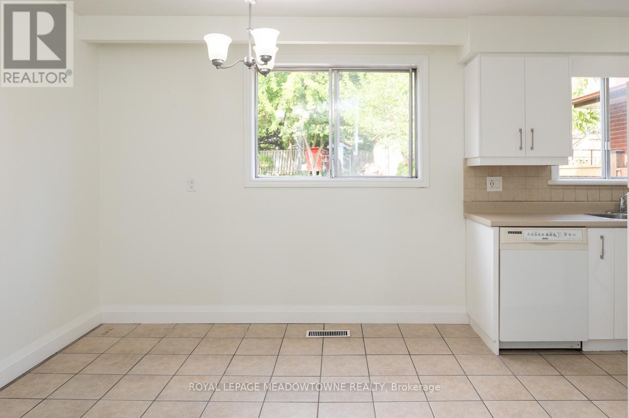 Photo 13 of 515 Ettridge Court, Mississauga ON