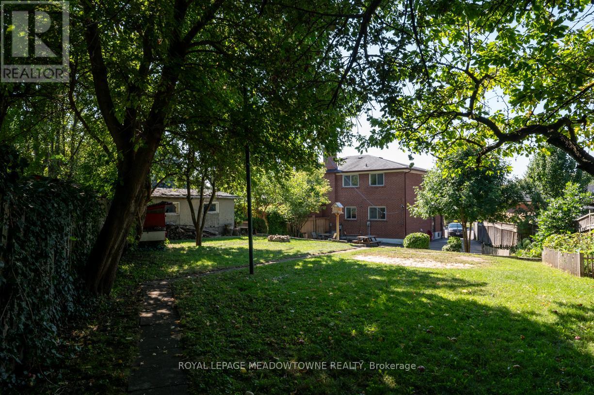 Photo 5 of 515 Ettridge Court, Mississauga ON