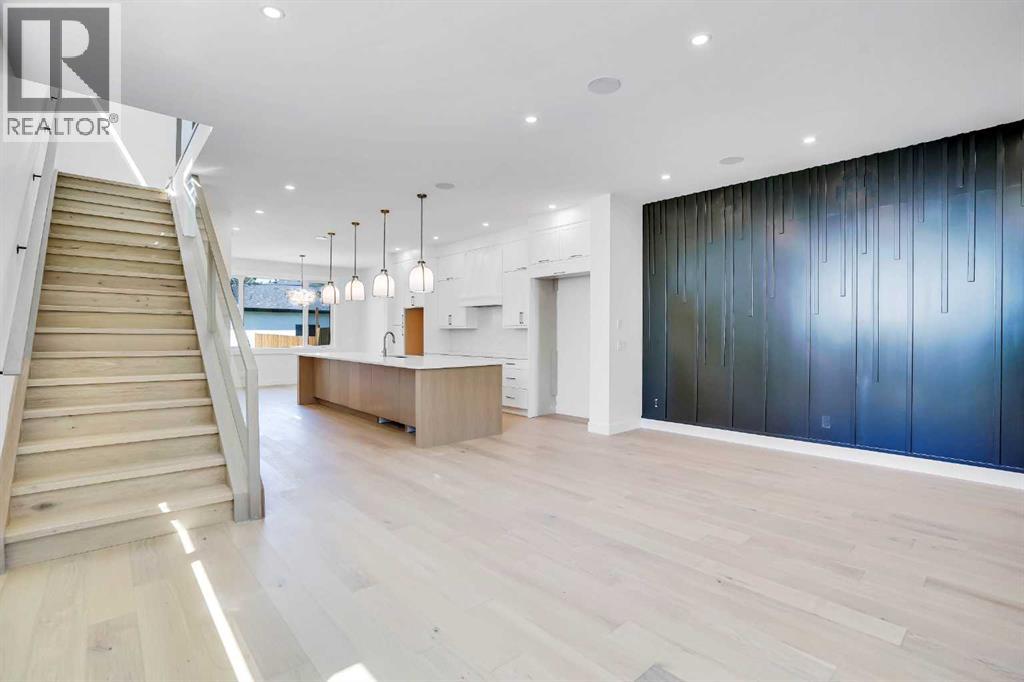 Photo 2 of 2823 29 Street Sw, Calgary AB