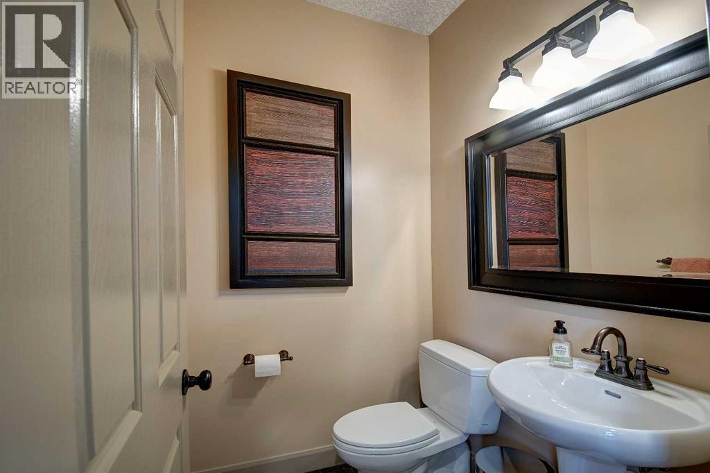 Photo 17 of 11 Sienna Ridge Bay Sw, Calgary AB