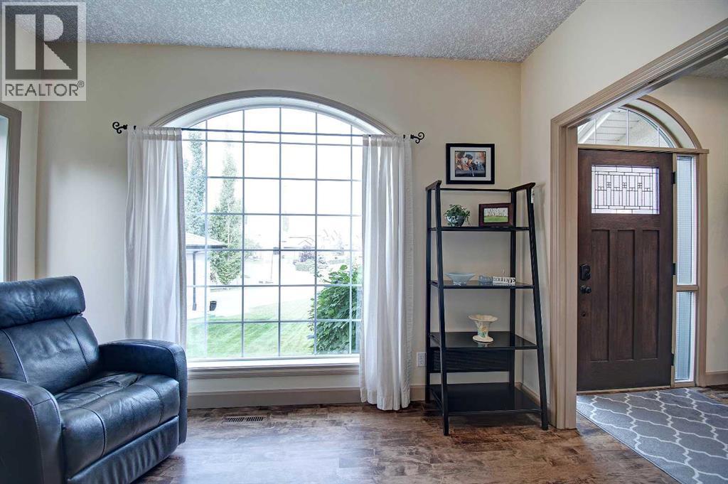Photo 14 of 11 Sienna Ridge Bay Sw, Calgary AB