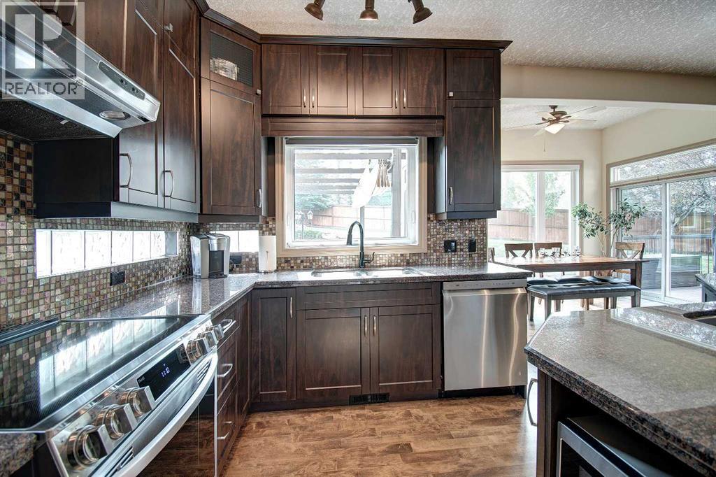 Photo 4 of 11 Sienna Ridge Bay Sw, Calgary AB