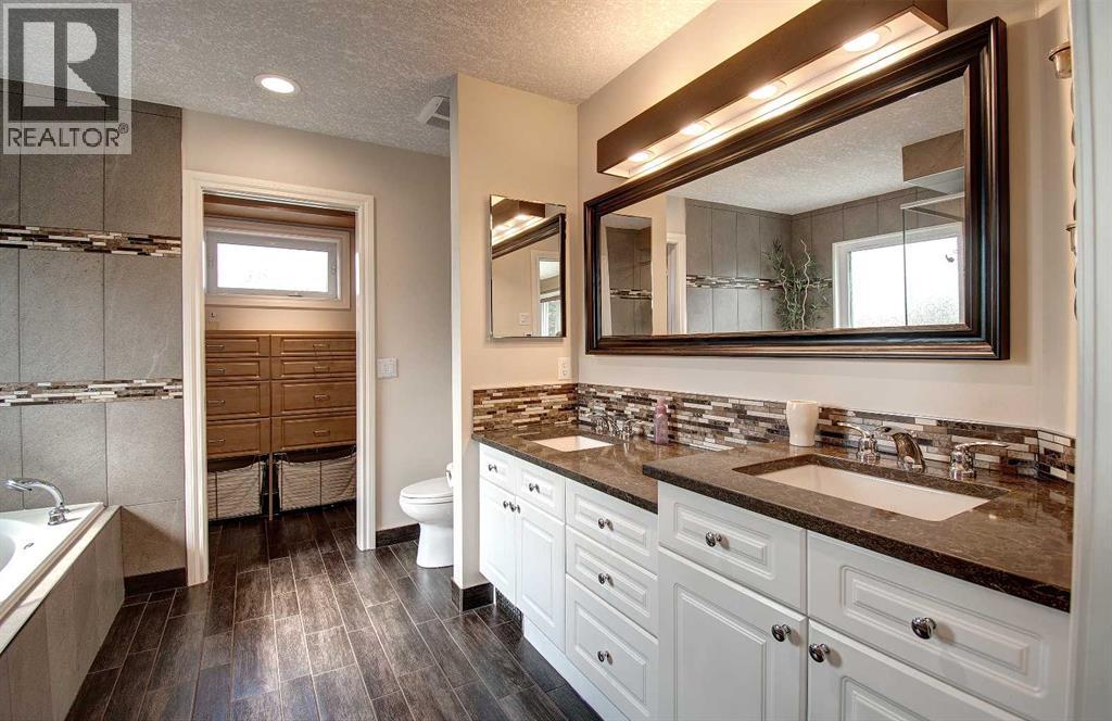 Photo 21 of 11 Sienna Ridge Bay Sw, Calgary AB