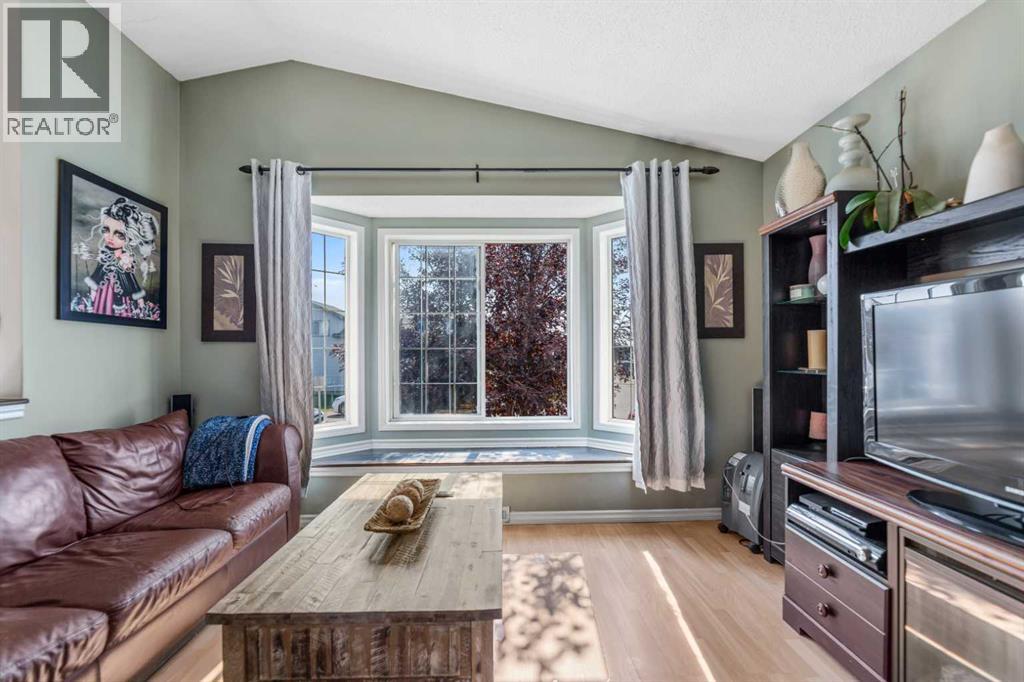 Photo 5 of 113 Martin Crossing Way Ne, Calgary AB