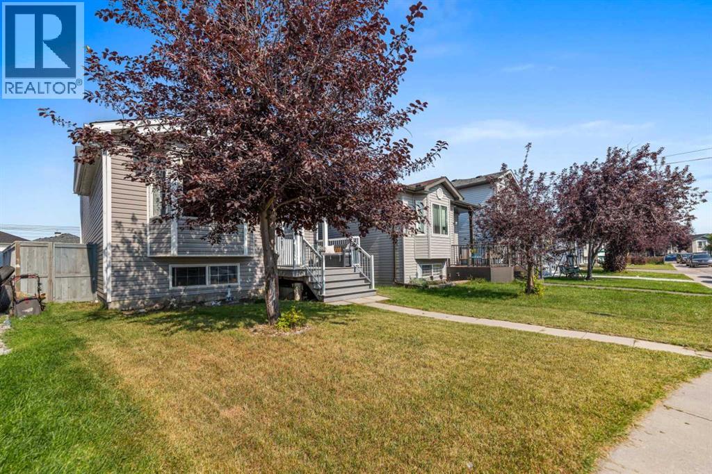Photo 3 of 113 Martin Crossing Way Ne, Calgary AB