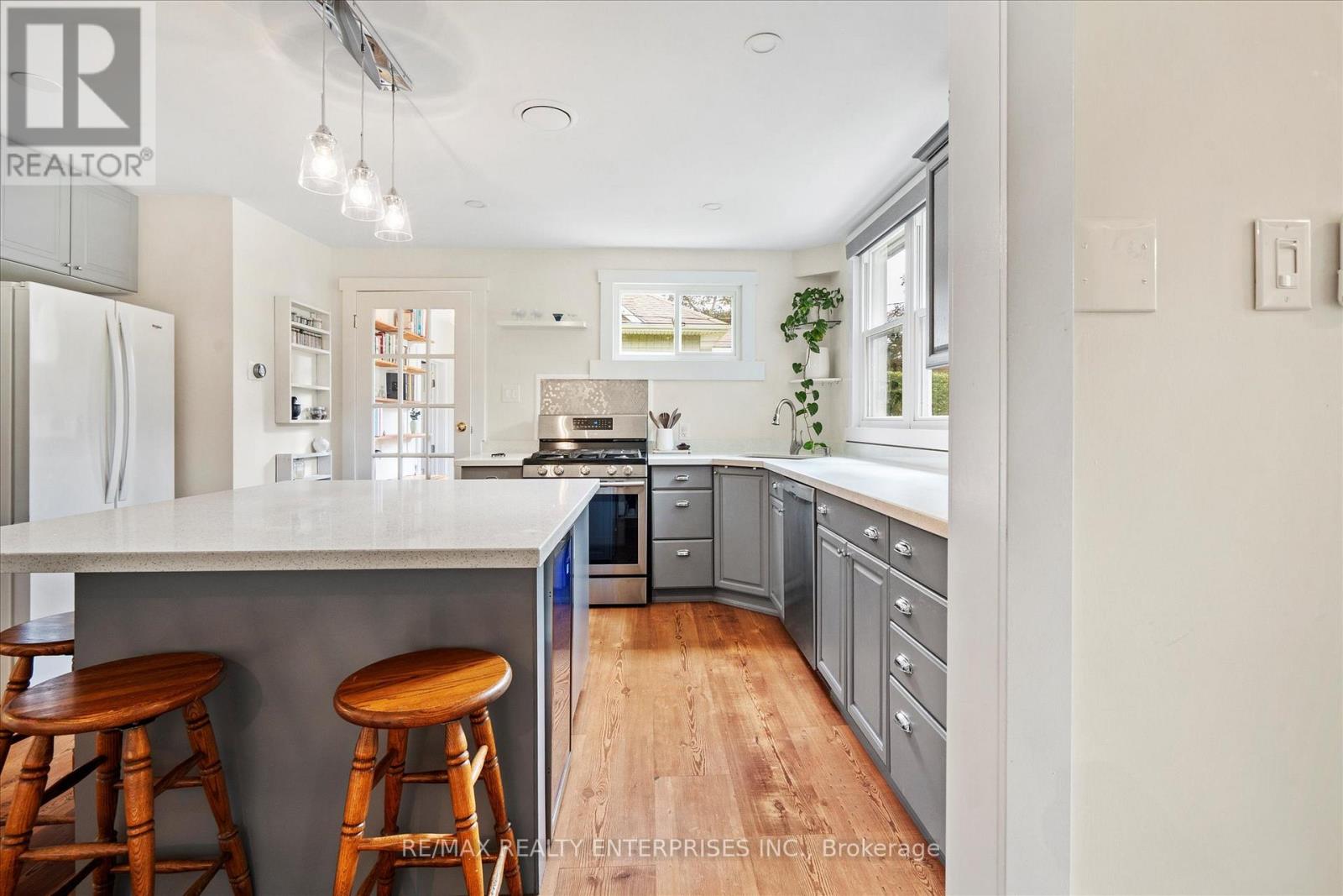 Photo 12 of 6295 Guelph Line, Burlington ON
