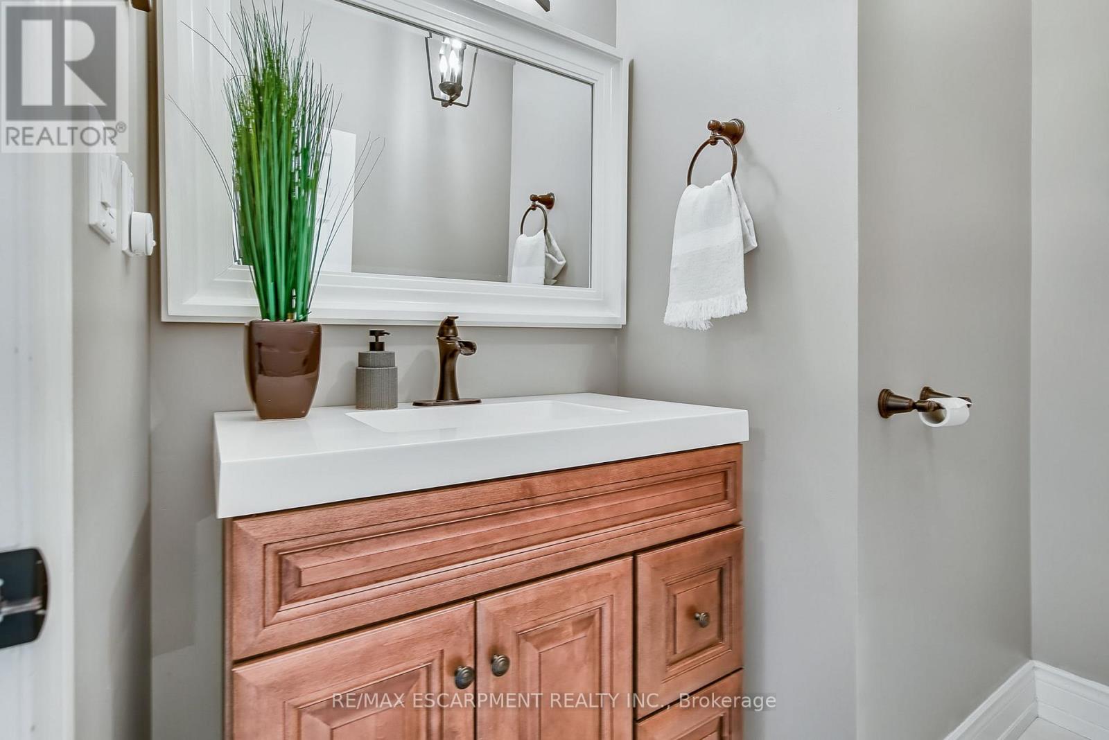 Photo 15 of 447 Golf Links Road, Hamilton ON