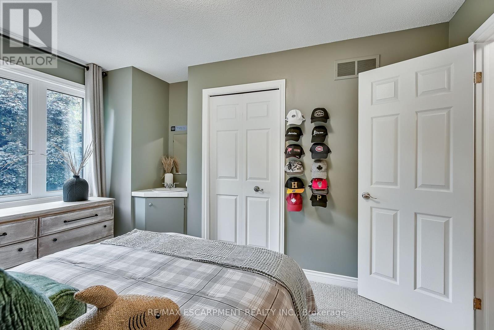 Photo 34 of 447 Golf Links Road, Hamilton ON