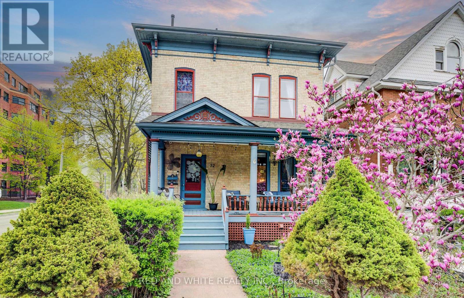 Photo 4 of 32 Ellen Street E, Kitchener ON