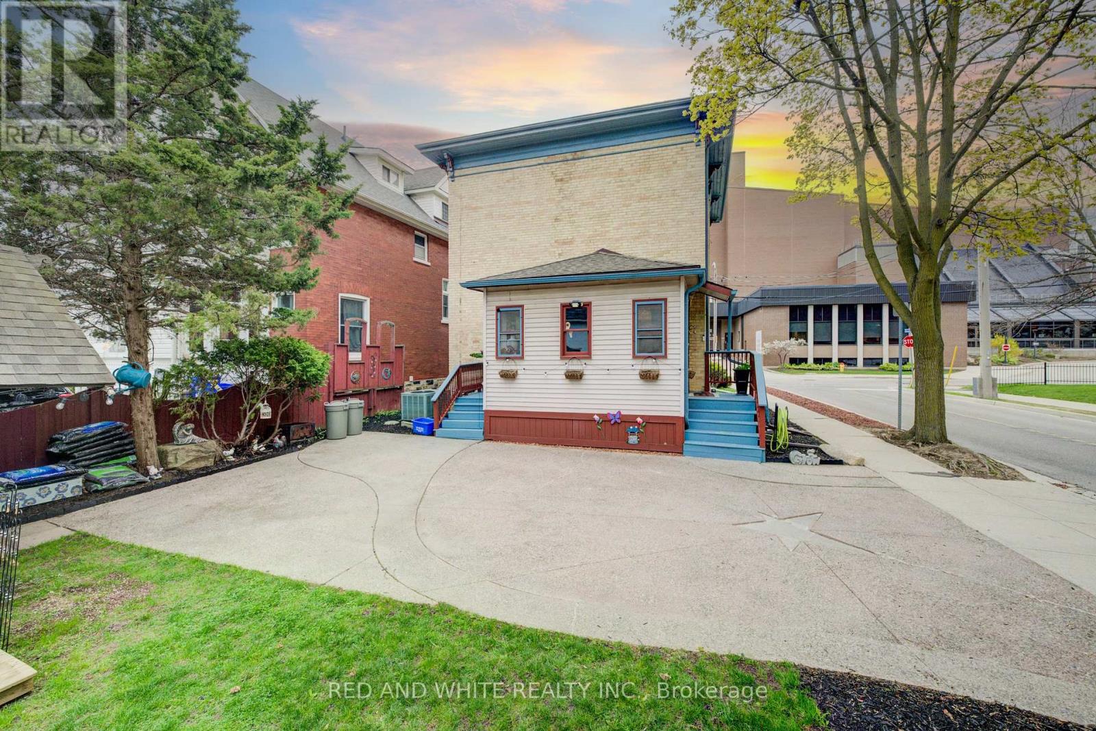 Photo 44 of 32 Ellen Street E, Kitchener ON