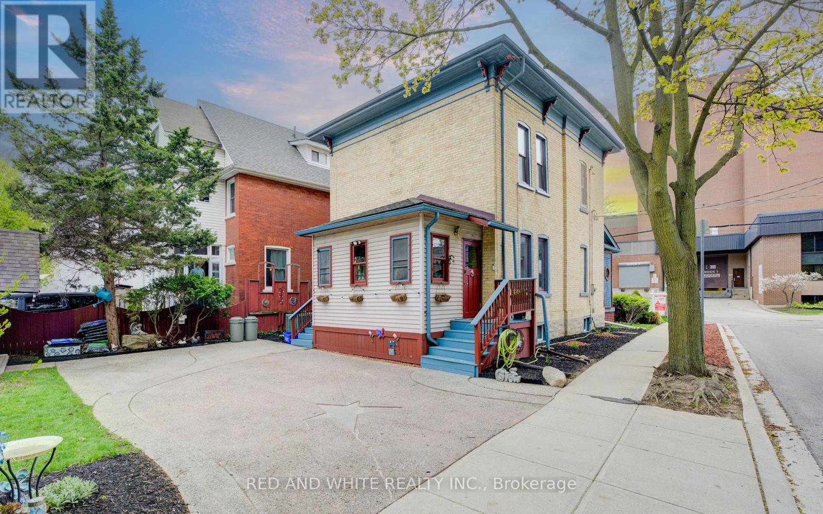 Photo 45 of 32 Ellen Street E, Kitchener ON