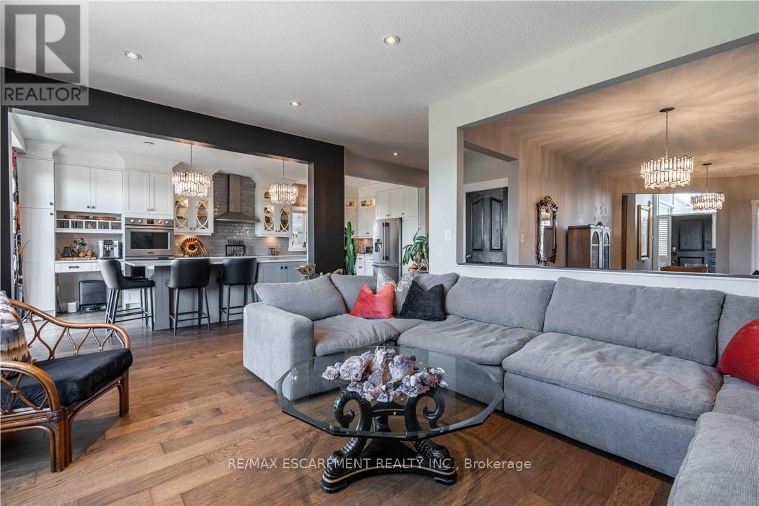 Photo 10 of 95 Greti Drive, Hamilton ON