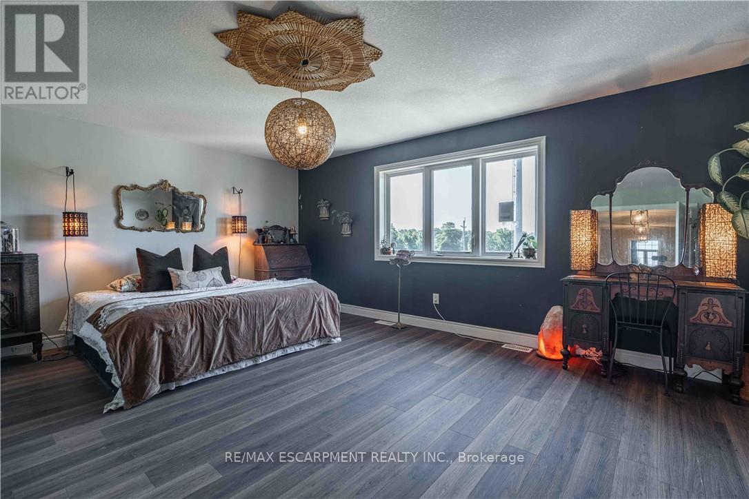 Photo 19 of 95 Greti Drive, Hamilton ON