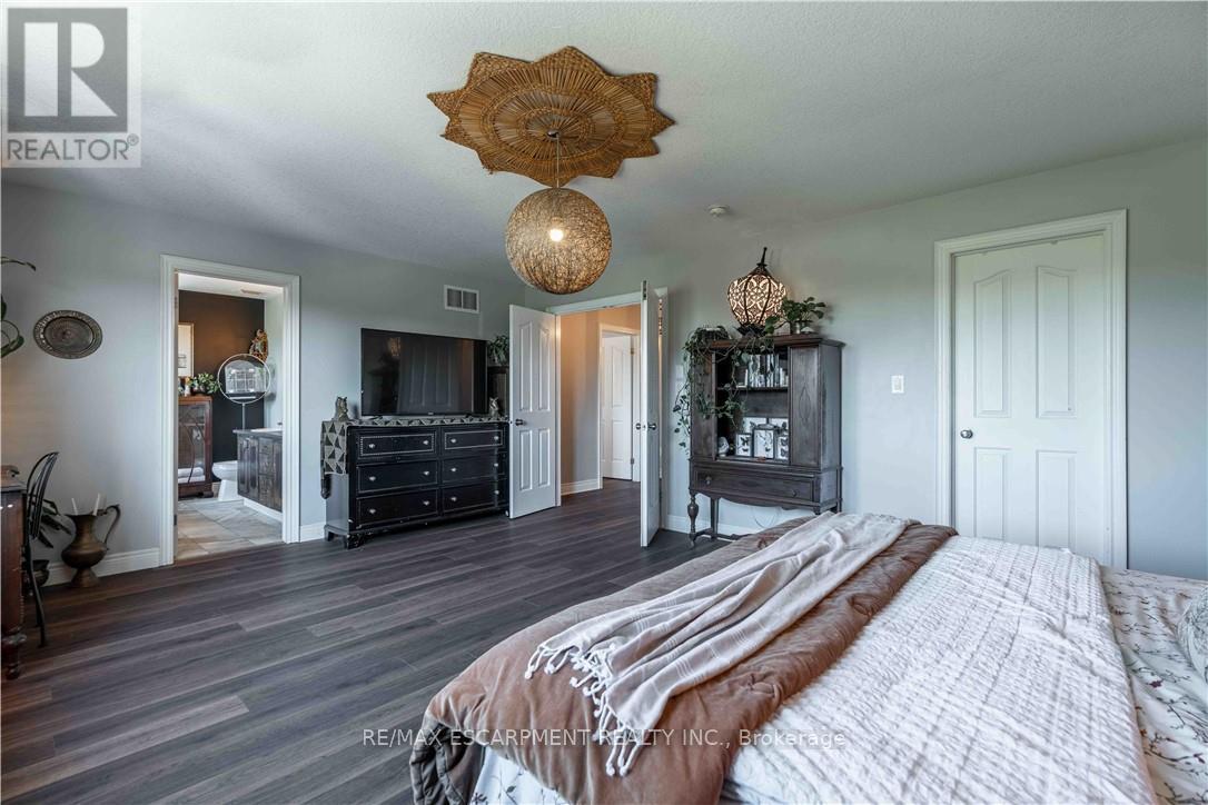 Photo 23 of 95 Greti Drive, Hamilton ON