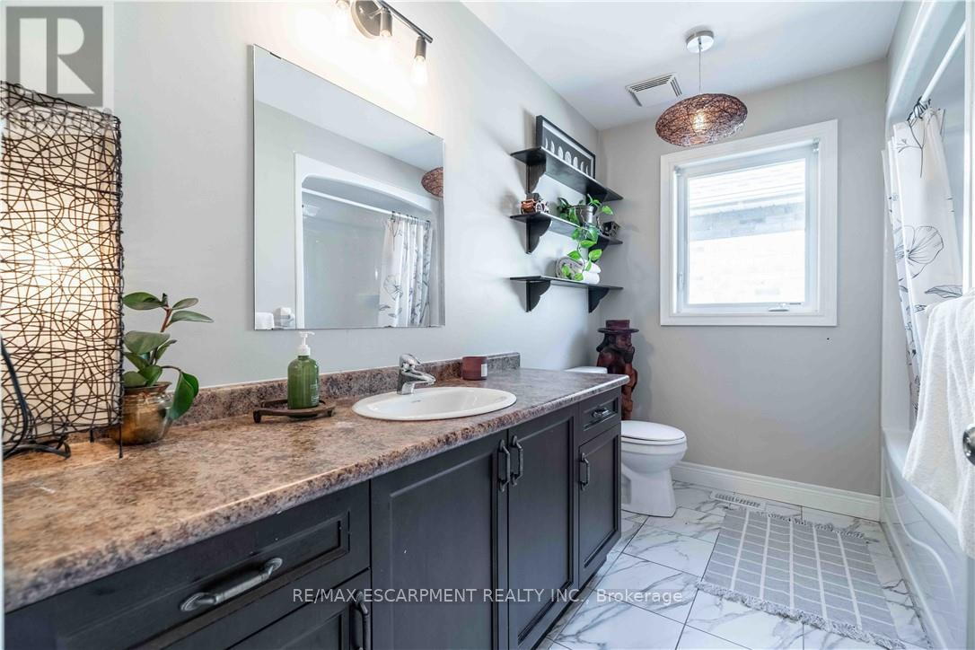 Photo 27 of 95 Greti Drive, Hamilton ON