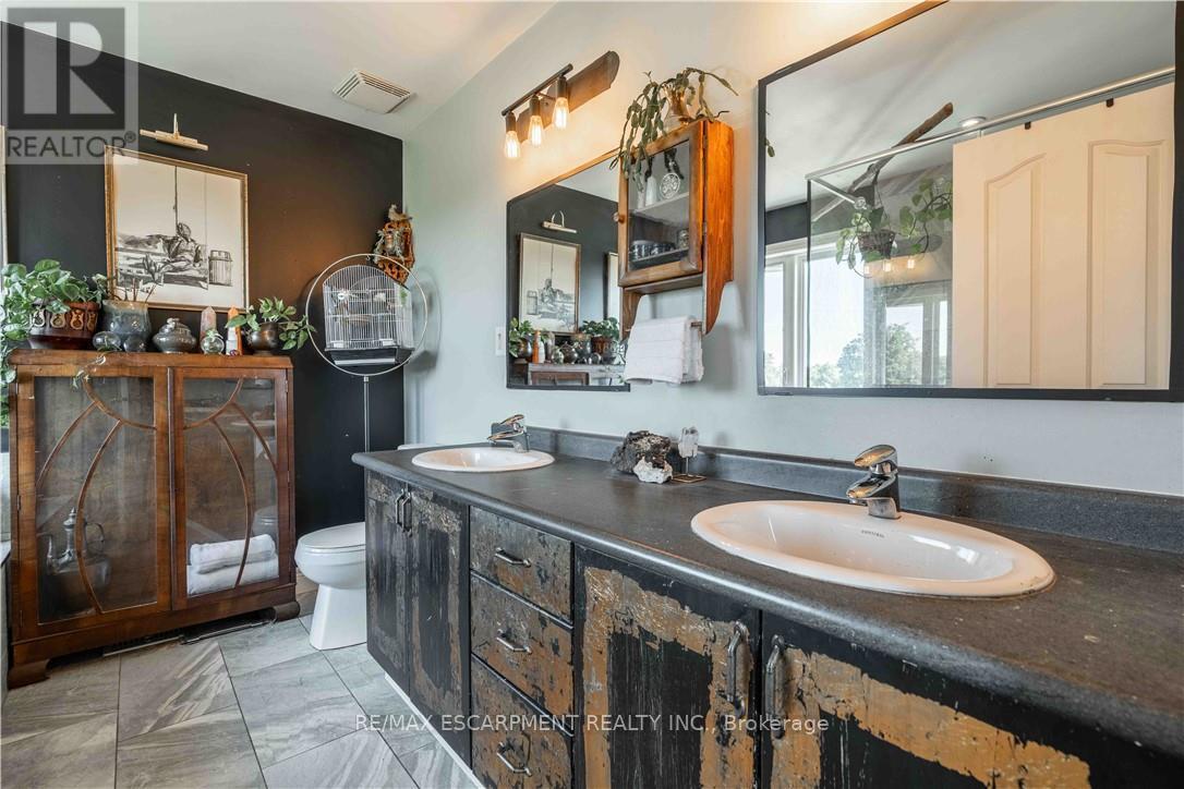 Photo 31 of 95 Greti Drive, Hamilton ON