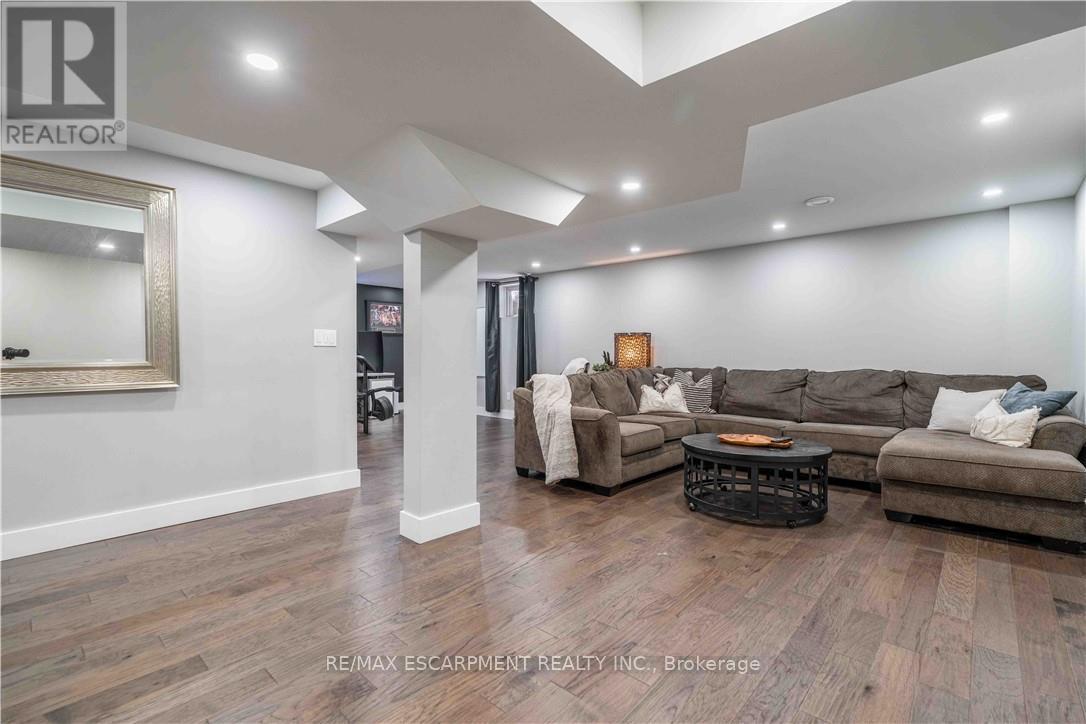 Photo 34 of 95 Greti Drive, Hamilton ON