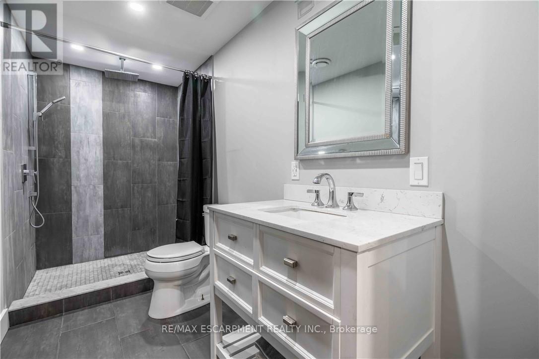 Photo 40 of 95 Greti Drive, Hamilton ON