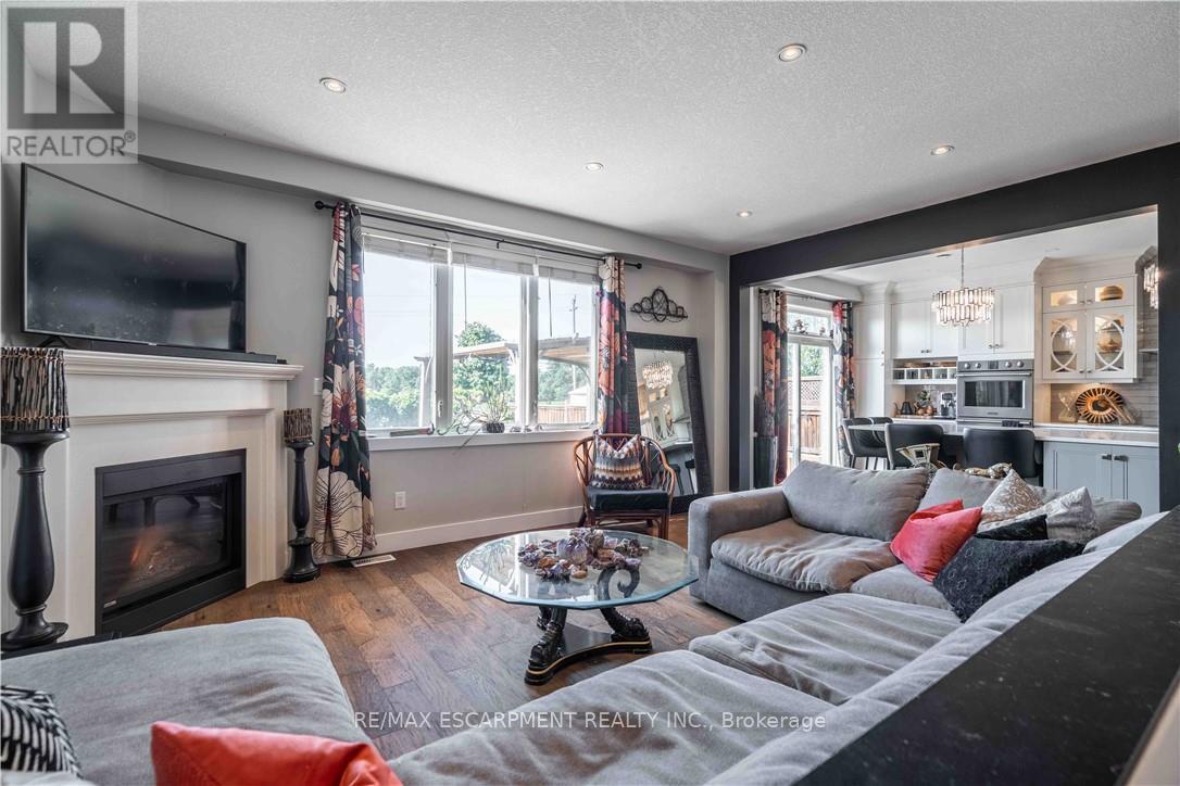 Photo 8 of 95 Greti Drive, Hamilton ON