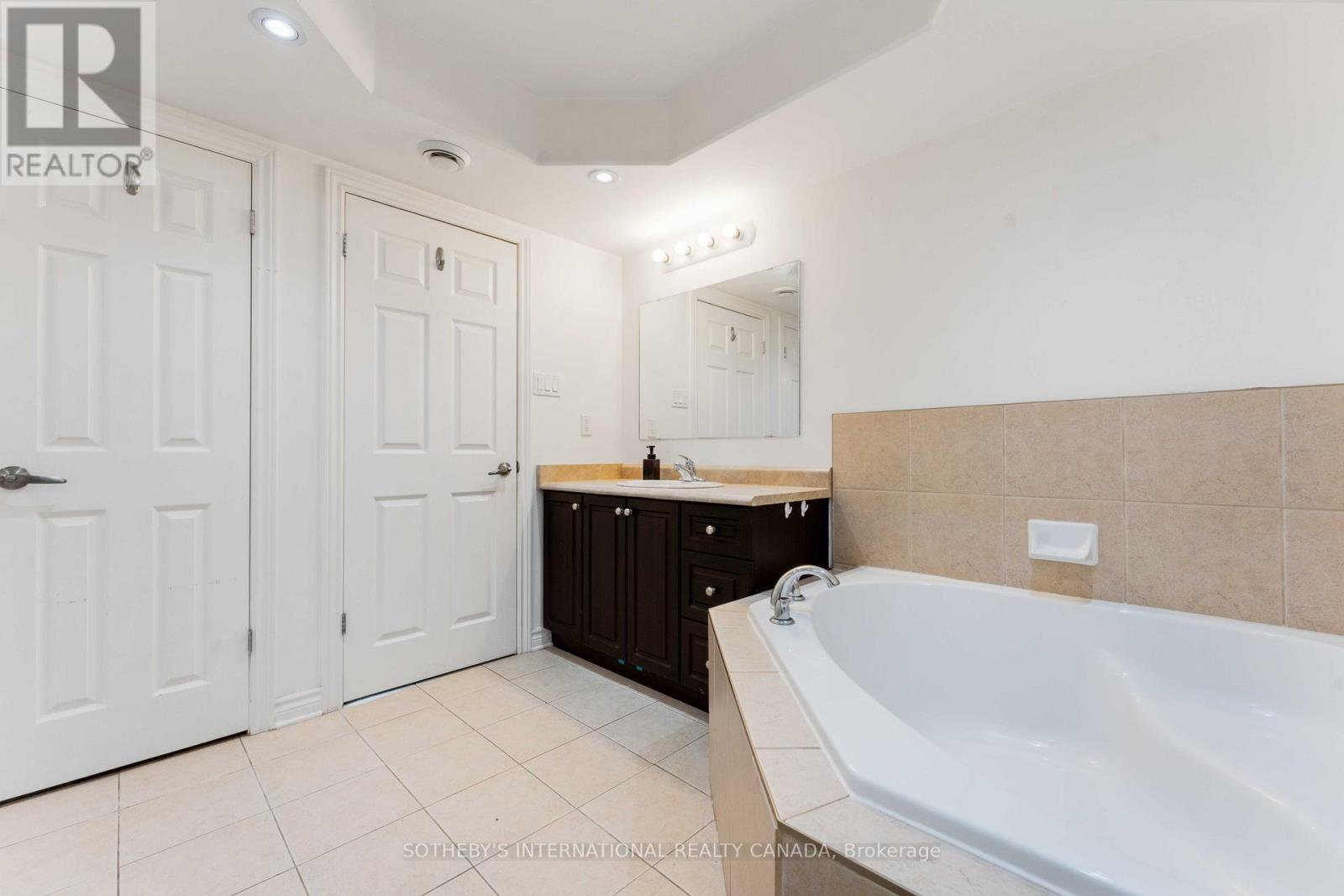 Photo 13 of 18 1238 Marenger Street, Ottawa ON