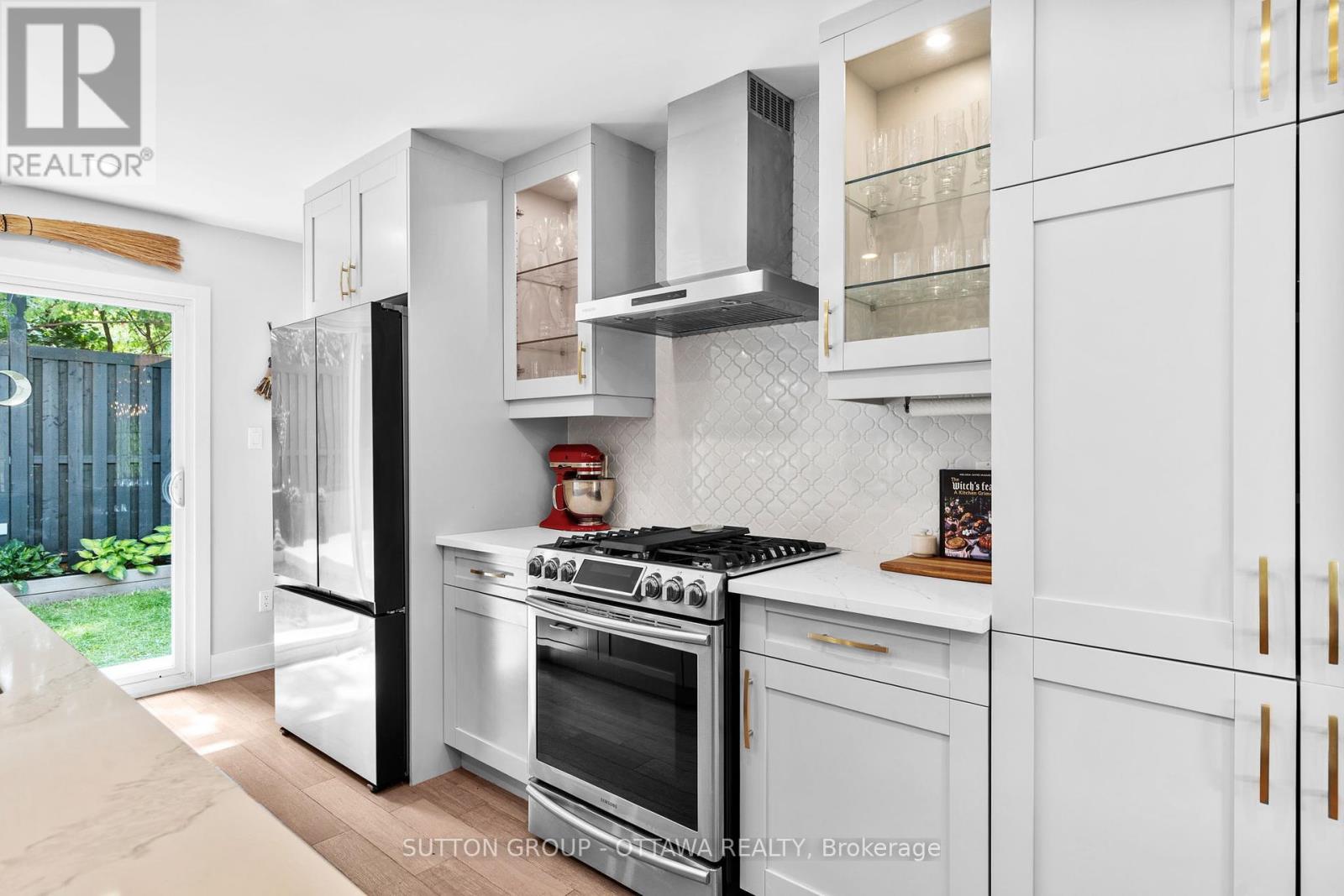 Photo 11 of 100 Monterey Drive, Ottawa ON
