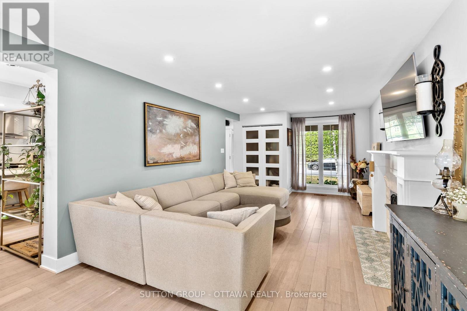 Photo 13 of 100 Monterey Drive, Ottawa ON