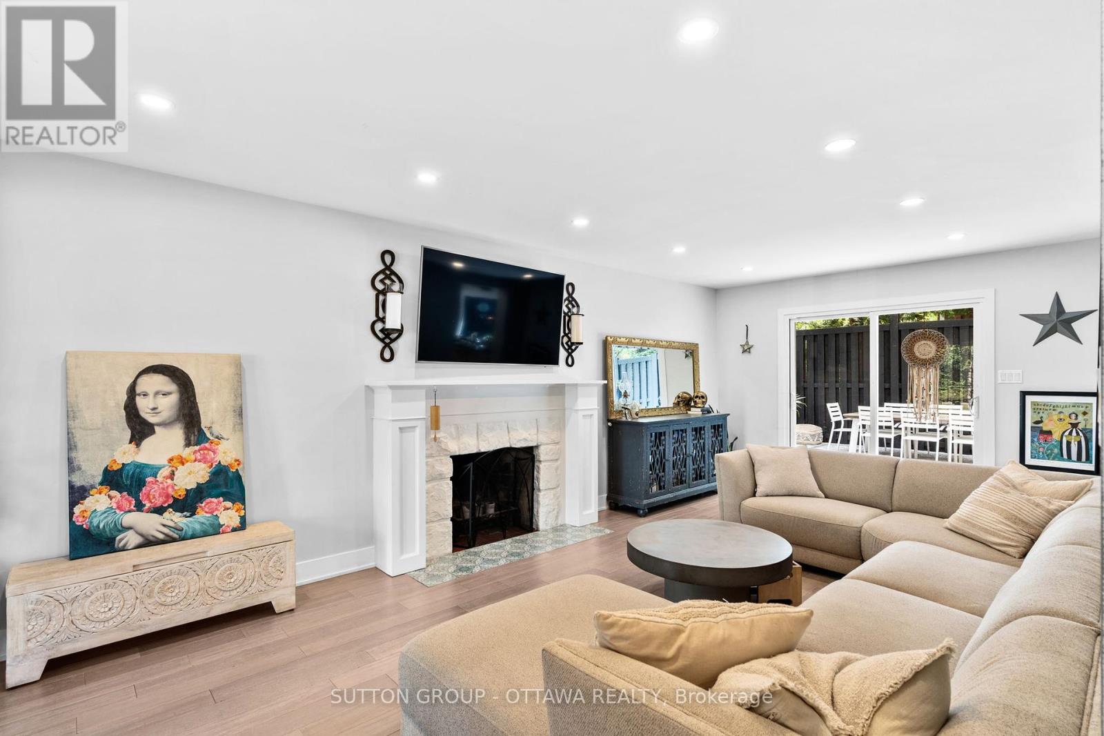 Photo 14 of 100 Monterey Drive, Ottawa ON