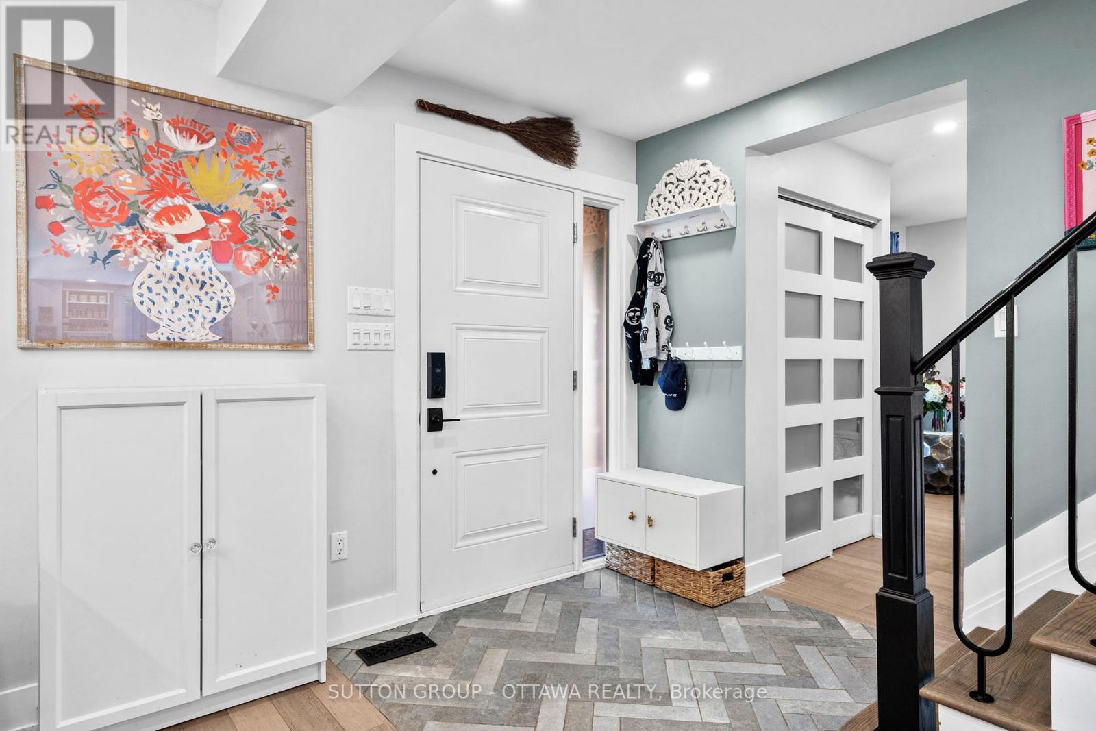 Photo 15 of 100 Monterey Drive, Ottawa ON