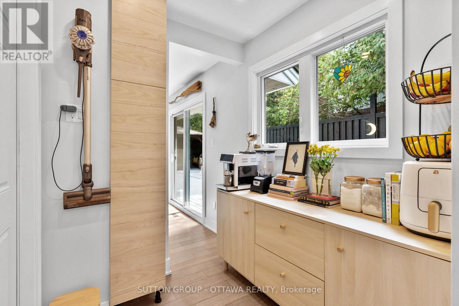 Photo 18 of 100 Monterey Drive, Ottawa ON